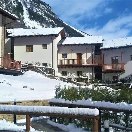 Snug At The Centre Of Pr Saint Didier